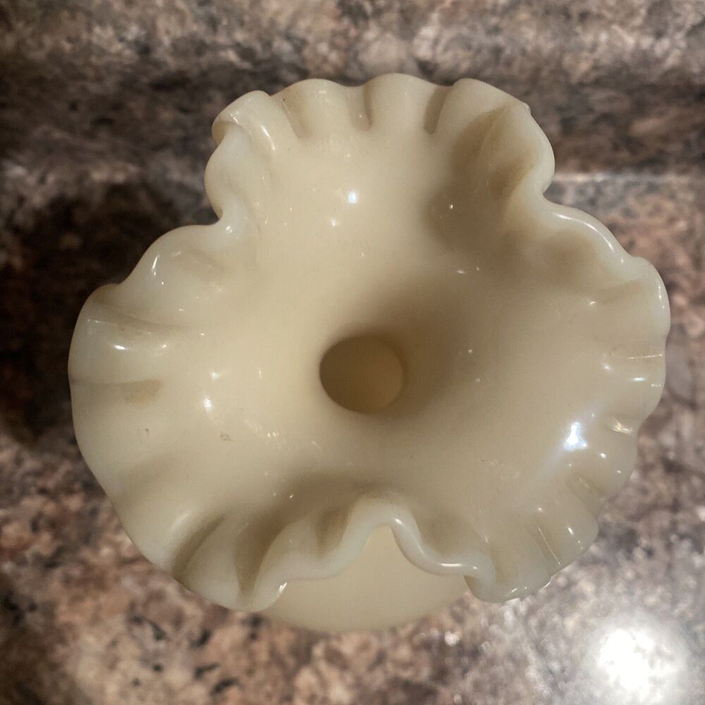 Vintage Fenton Art Glass Glossy Melon Ruffle Custard Glass Vase - Picture 3 of 6